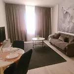 Central Chic Apartament With Spa And Gym